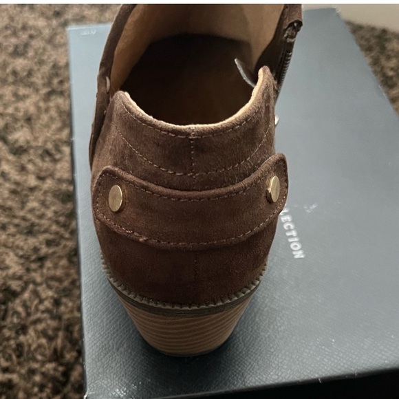 Woman’s size 8.5 - Picture 2 of 5